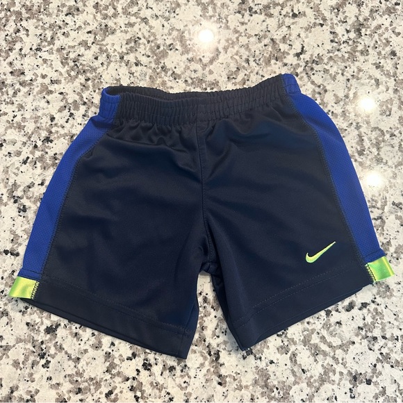 NiKE BOYS DRi-FiT SHORTS // 4T (GREY & BLACK/WHiTE) & 3T (BLUE & YELLOW) - Picture 6 of 10